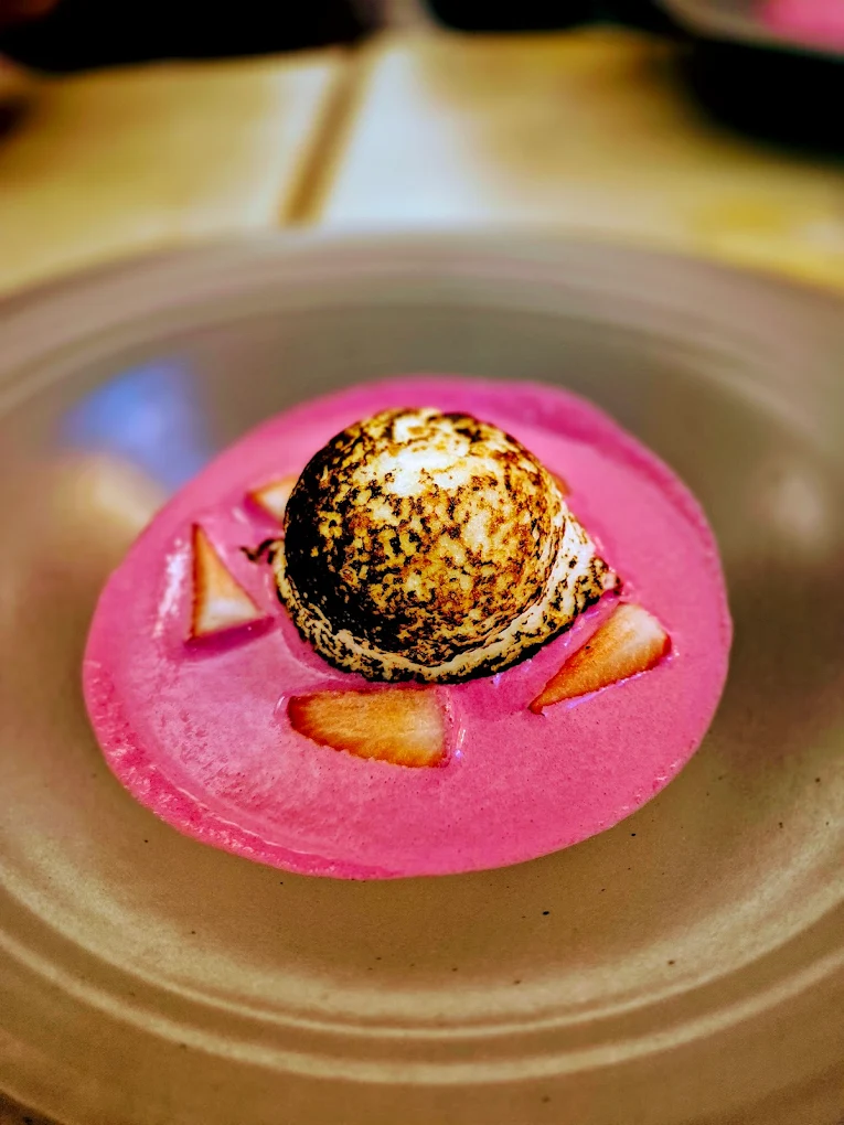 Dessert dressé au Phare à Hon
